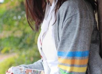 模范学院 – 婠婠么图集：空姐的每个眼神都在低语，她的自信搭配制服，真让人忍不住想问她的穿搭秘诀。