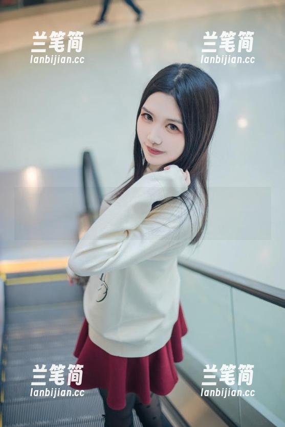 专属美图：源纱希喵喵喵让你看狸猫凌波丽的新姿态！