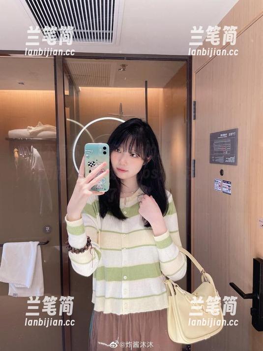 原图不骗你，炸酱沐沐的粉色小宇宙分享，作为路人甲，我内心os：“这颜色太粉了吧？”