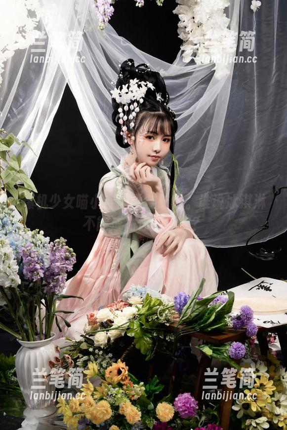 爆机少女喵小吉的雪糕时间。谁说冰淇淋不能成为你的新宠？