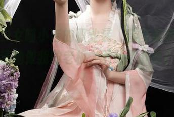 爆机少女喵小吉的职业装，套图看得就开始想请她做我的老板，下载不下载？随你！