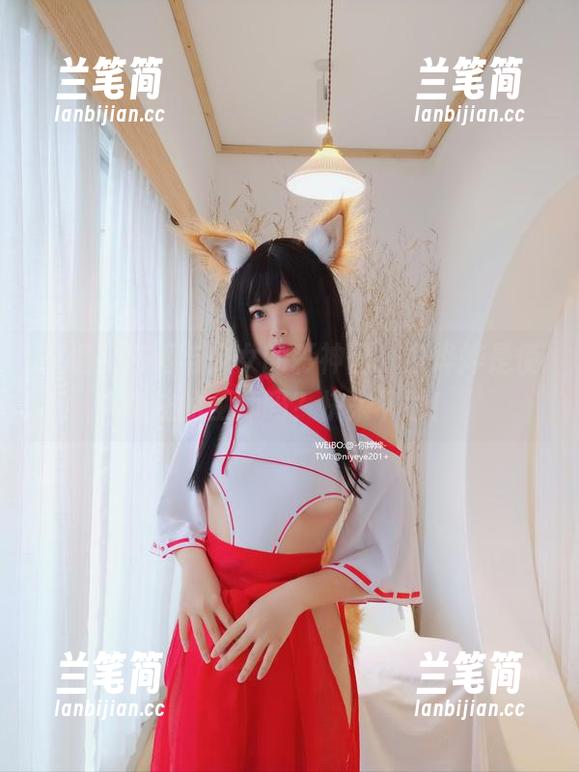 这组花与酒与少女的彩神图，白烨烨是使魔法的巫师吗？快来下载！