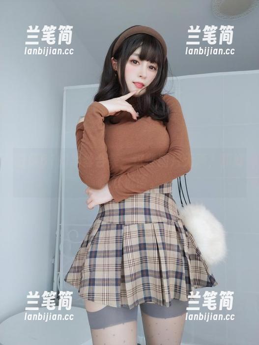 白银81 白银81的黑丝合集:这些图片无声,却好像在低语。