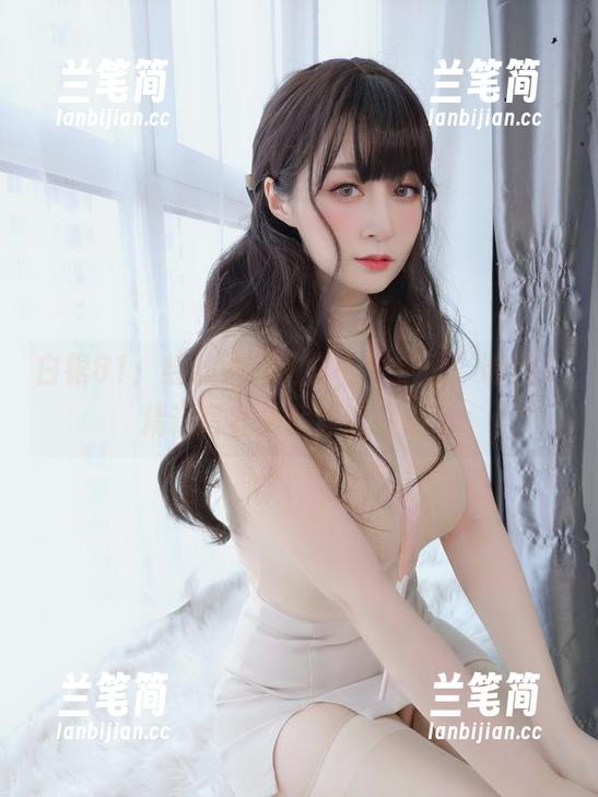 白银81 白银81:红丝绒旗袍里的“过于”诱惑,精选写真集就靠这一点了