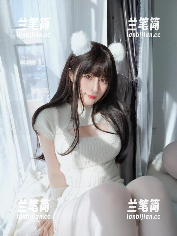白银81 撒娇的小猫白银81户外写真——拍拍即送原图,期间不收费!
