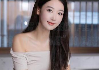 秀人网 – 小海臀Rena的新作里，高跟鞋上演了什么“高蹬”的戏法？