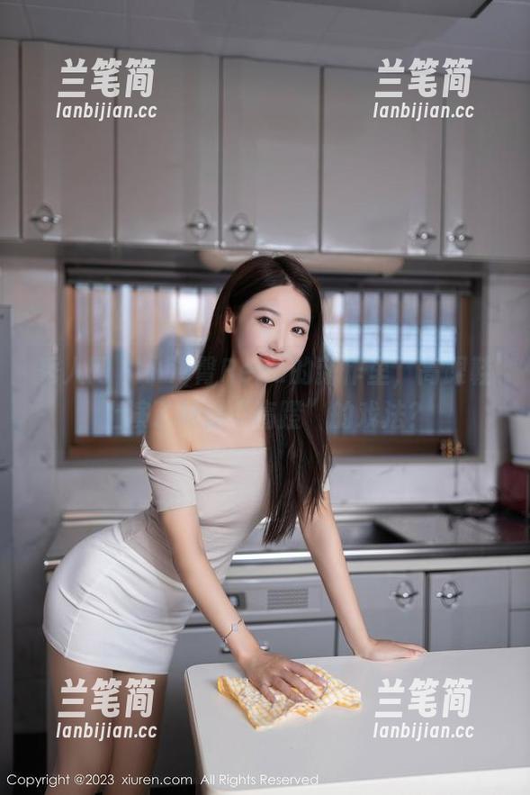 秀人网 - 小海臀Rena的新作里，高跟鞋上演了什么“高蹬”的戏法？