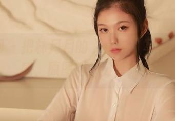 秀人网 – 把林月月的‘女友’写真当作灵感，原图必须分享啊！