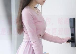 秀人网 – 温妮夏天的图包，哈哈，是清凉还是小炫的一种？你更爱哪个？