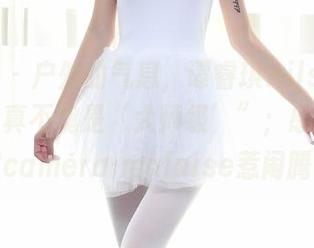 秀人网 – 户外的气息，谭睿琪Ailsa轻松捕捉，真不愧是‘大师级’”；感觉有时候caméra-malaise惹闹腾。