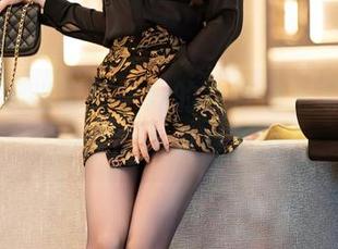 秀人网 – 当麻布学妹的女友遇上写真集，分享的不只是画面
