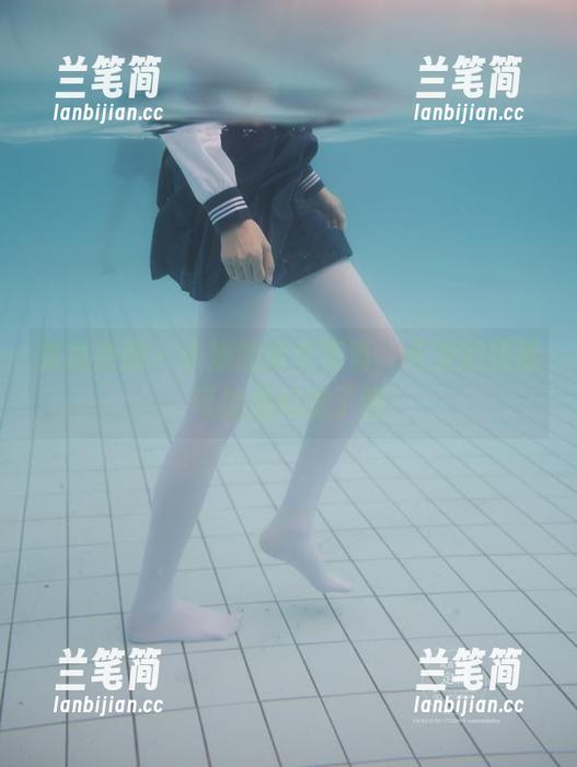 紧急企划 - 小婕的修女写真，天使的翅膀可能是幻想了吧