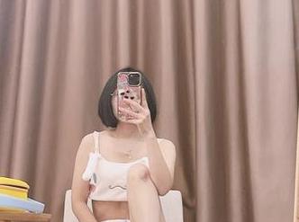 微密圈 – 一张美图胜千言：胜利的小生活和她的吊带小心思。