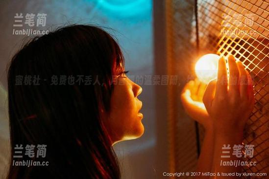 蜜桃社-月音瞳 蜜桃社 - 免费也不丢人,月音瞳的温柔图册,给你不一样的感别!