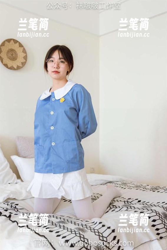 袜啵啵 - 套图：小奶熊和她的Vans，这是一场有趣的搭配party。