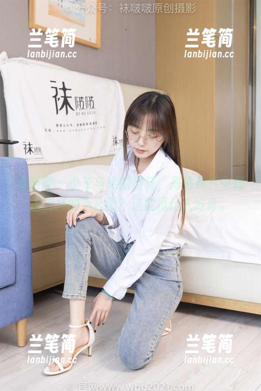 袜啵啵 - 小沫与她的皮鞋，高清照片中藏着怎样的小心思？这就很让人好奇。