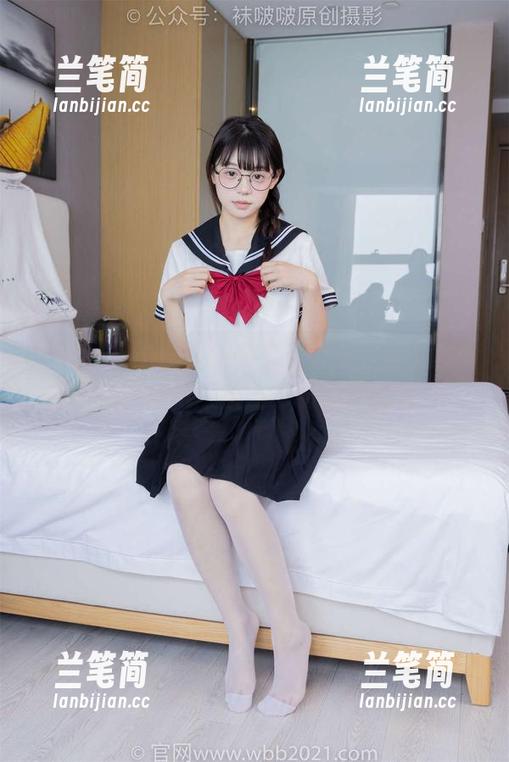 袜啵啵 - 小甜豆的私房，贝壳头板鞋散发出一天的放松与随性，呃，太解压了！
