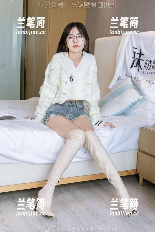 袜啵啵 - 脚尖透明款，甜甜圈真敢穿，在线想问：谁能hold住这份薄透？