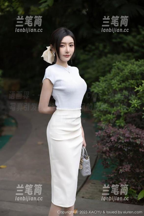 语画界-Cris_卓娅祺 语画界 - 一片天台的蓝,Cris_卓娅祺的写真引发我脑海中关于风的联想,啧啧,意犹未尽。