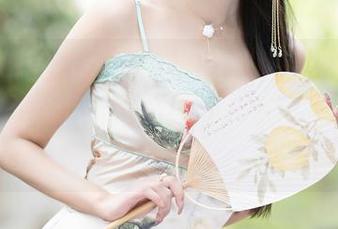 语画界 – Cris_卓娅祺的校服造型，原图精选组合，很难说哪一张更戳人心，就像选口味一样。