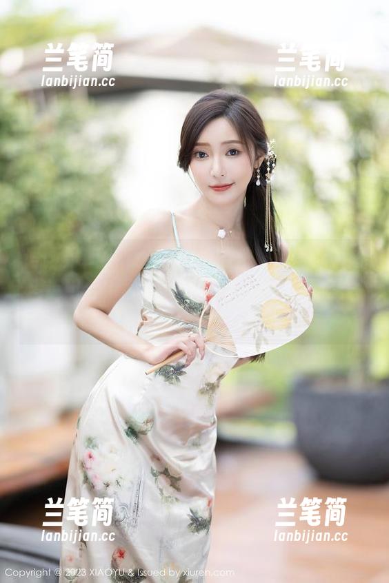 语画界-Cris_卓娅祺 语画界 - Cris_卓娅祺的校服造型,原图精选组合,很难说哪一张更戳人心,就像选口味一样。