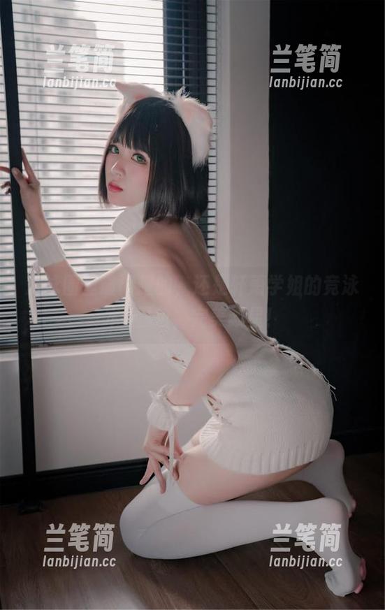 游泳圈里最闪耀的，还是轩萧学姐的竞泳本C图包，完美救星！