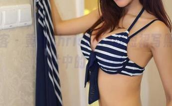 青豆客 – 黄可christine的短裙写照，图片中的灵动感