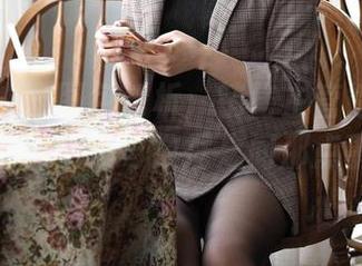 魔镜街拍 – 图包剖析：销售主管婷婷的粉裙日常，裙子与数据之间那点事儿！